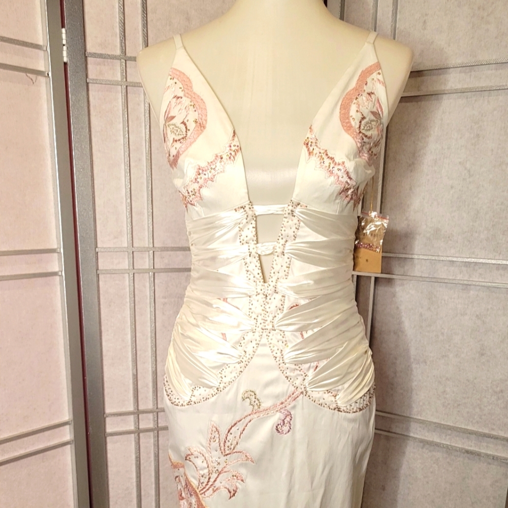 Absolutely stunning! Sexy cocktail party dress by luxury designer MANDALAY ✨️😍